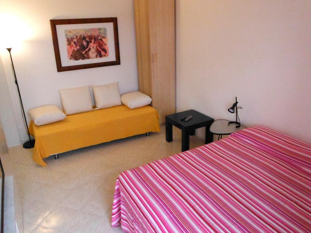 Walkincenter Bed & Breakfast Roma Oda fotoğraf